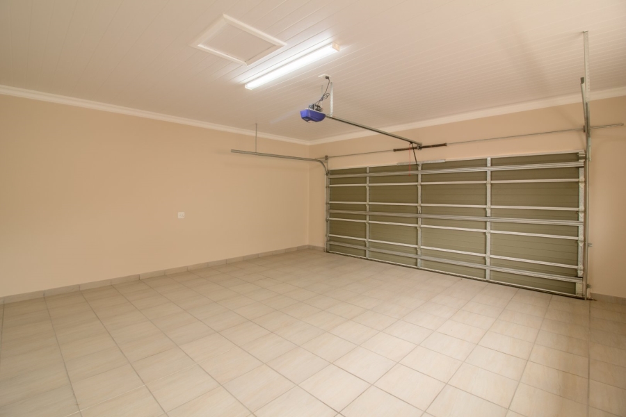 4 Bedroom Property for Sale in Menkenkop Western Cape